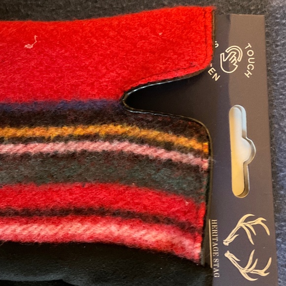 Lovely, soft red tartan gloves - Picture 2 of 7